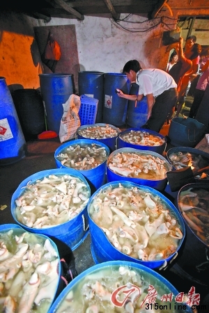 牛熟食黑廠內被曝用臭堿脫毛雙氧水漂白