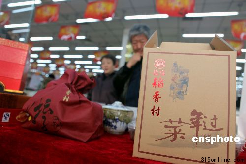 點(diǎn)圖查看下一頁(yè) 一周?chē)^(guān):光明牛奶生蛆耐克產(chǎn)品“中外有別”(6)