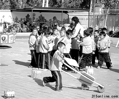 幼兒園高收費越來越貴入園難催生高收費