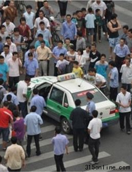 多個(gè)路段交通陷入癱瘓。網(wǎng)友 圖 多個(gè)路段交通陷入癱瘓。網(wǎng)友 圖