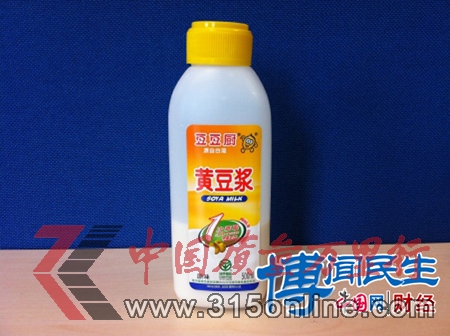 消費者小嵐購買到的“豆豆廚”變質(zhì)豆?jié){。姚毅婧攝 消費者小嵐購買到的“豆豆廚”變質(zhì)豆?jié){。姚毅婧攝