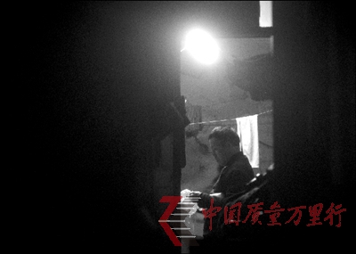 朝陽(yáng)一黑作坊日產(chǎn)豆?jié){上千杯多供應(yīng)流動(dòng)早點(diǎn)攤