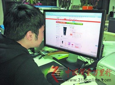 “1毛門(mén)”吸引不少網(wǎng)友深夜搶購(gòu)。常婉 攝
