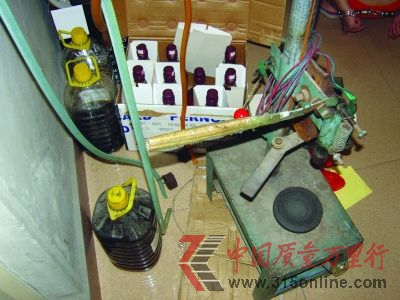 制造假洋酒的小作坊里的灌洗用具。轉(zhuǎn)自揚子晚報