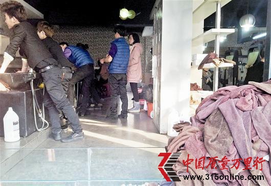 國際標(biāo)榜造型湖大分店消毒毛巾收費(fèi)惹質(zhì)疑
